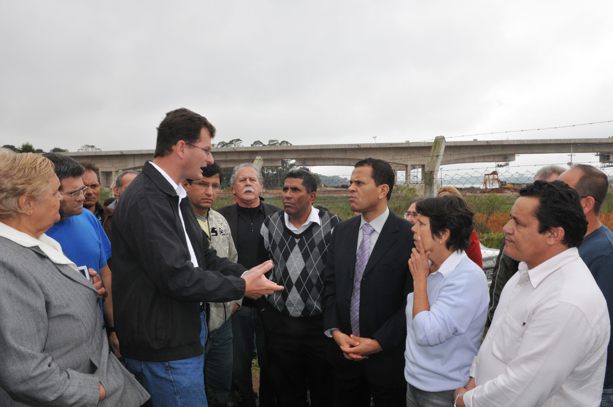 Paulo Dias, morador do bairro Jardim Represa, Wagner Lino, Jos Ferreira, Donisete Braga, Ana do Carmo e Luizinho<a style='float:right;color:#ccc' href='https://www3.al.sp.gov.br/repositorio/noticia/09-2009/CDMA Visita Rodoanel 2.jpg' target=_blank><i class='bi bi-zoom-in'></i> Clique para ver a imagem </a>